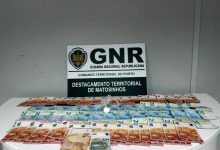 Homem detido em Vila do Conde com 53 doses de cocaína, 14 de haxixe e 1.428 euros em dinheiro