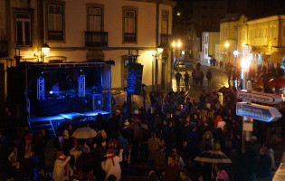 Desfile de Espontâneos anima noite de Carnaval em Vila do Conde