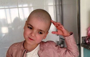 Pais da Luna doaram dinheiro angariado a crianças com cancro
