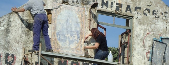 Painel de azulejos removido da Seca do Bacalhau