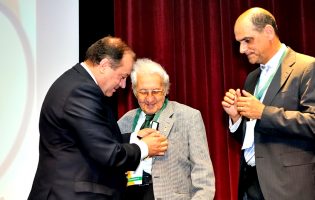 Médico Teófilo Bernardes celebrou 90 anos e foi homenageado em Vila do Conde