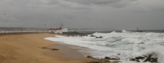 Mar agitado em Vila do Conde e Póvoa de Varzim com ondas de 7 metros