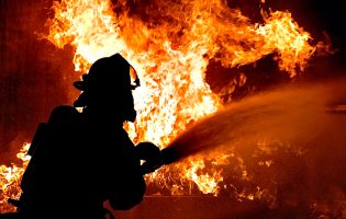 Ecoponto ardeu durante esta noite nas Caxinas em Vila do Conde