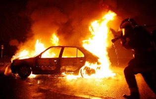 Fogo destrói 2 automóveis em Vila do Conde