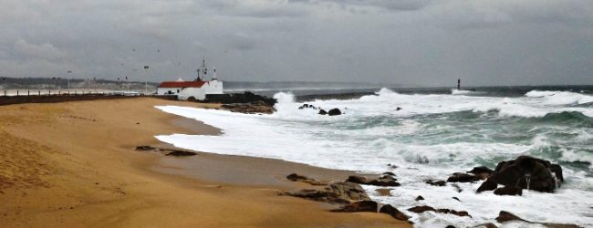Barras de Vila do Conde e da Póvoa de Varzim fechadas devido à agitação marítima