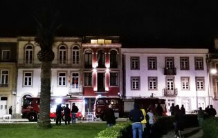 Incêndio em edifício comercial da zona ribeirinha de Vila do Conde obriga à evacuação do prédio