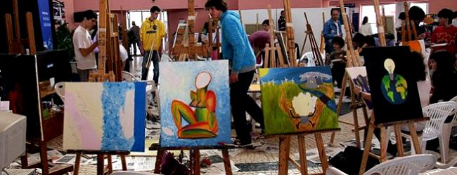 A Europa foi pintada nas telas de jovens artistas na Praça dos Pintores da Póvoa de Varzim