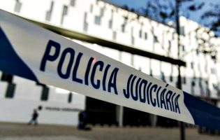 Homem de 45 anos mata mãe de 79 com sete facadas nas costas na Póvoa de Varzim