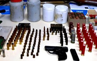 GNR apreende na Póvoa de Varzim quatro armas de fogo e 236 munições e detém proprietário