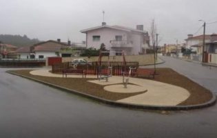 Câmara de Vila do Conde instala parque infantil na freguesia de Malta que está a gerar polémica