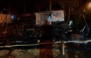 Incêndio destrói Roulotte Snack-Bar no recinto da feira semanal da Estela na Póvoa de Varzim