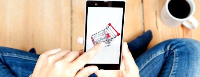 Corrida aos supermercados online congestiona acesso e atrasos na entrega das encomendas