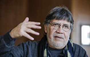DGS em contacto com autoridades espanholas após infeção por coronavírus de Luis Sepúlveda
