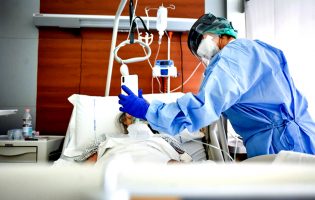 Vilacondense despede-se do pai vítima de Covid-19 por videochamada do telefone de uma médica