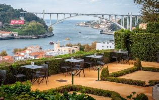 Câmara do Porto autoriza 123 empresas a aumentar esplanadas até ao final do ano