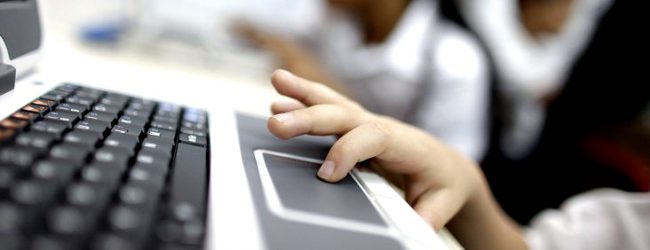 Estudo diz que a maioria dos alunos não consegue utilizar um computador de forma autónoma