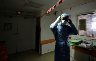 Pandemia de Covid-19 já causou pelo menos 1.957 mortes em Portugal e 74.029 casos de infeção