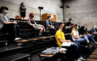 Governo de Portugal prevê aumento de mais oito mil estudantes bolseiros no Ensino Superior