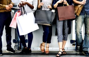 INE diz que confiança dos consumidores diminui em setembro e clima económico mantém subida