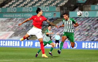Benfica embalado por Waldschmidt vence Rio Ave por 3-0 e reforça liderança da I Liga de futebol