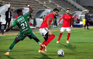 Benfica vence em Vila do Conde por três bolas a zero e concorrência fica a cinco pontos na tabela