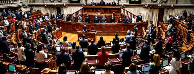 Deputados na AR aprovam votos de pesar pela morte de Augusto Cymbron e Augusto Boucinha