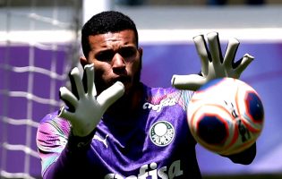 Guarda-redes brasileiro Magrão assina pelo Rio Ave e Carlos Alves é emprestado ao Trofense