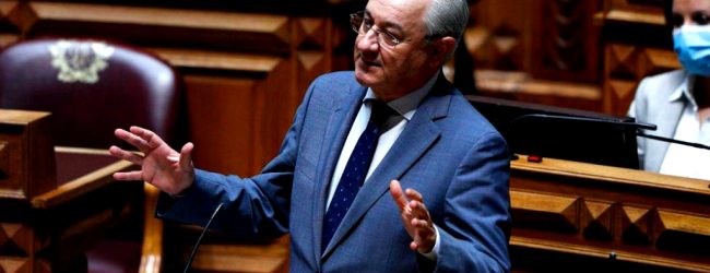 Rui Rio desafia Governo a atuar sobre evolução “dramática” da taxa de mortalidade em Portugal