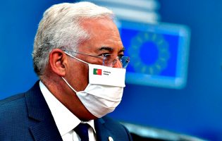 António Costa apela a que se fique em casa e defende que medidas de combate são mal menor