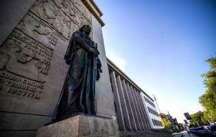 Juiz de Famalicão com pena suspensa por crimes de violência doméstica contra ex-mulher