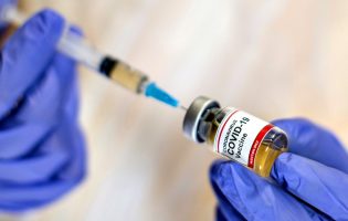 Bastonário da Ordem dos Médicos apela a portugueses para não terem medo de se vacinar