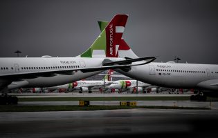 Portugal e sete outros países da União Europeia querem proteção social para setor da aviação