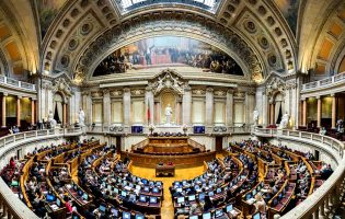 Assembleia da República autoriza renovação do Estado de Emergência por 8 dias até 15 de janeiro