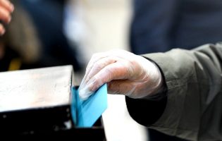 CNE recebe queixas de eleitores impedidos no voto antecipado por confinamento obrigatório