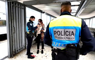 Casal de Caxinas constituído arguido por violar confinamento devido a infeções com Covid-19