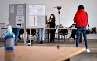 Comissão Nacional de Eleições salienta que votar é seguro e “não tem os riscos da ceia de Natal”