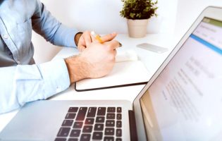 Desempregados devem manter procura ativa de emprego à distância por via telefónica ou e-mail