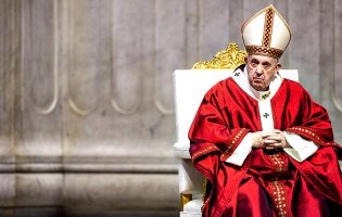 Francisco pede jornalismo corajoso de pessoas e histórias e controlo de notícias falsas na Internet