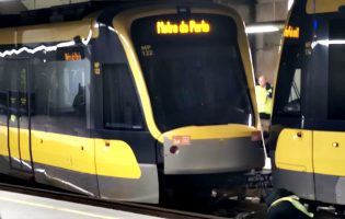 Homem com cerca de 50 anos de idade morre ao ser atropelado pelo metro na Póvoa de Varzim