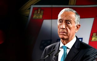 Marcelo Rebelo de Sousa diz que circunstâncias novas justificam agora o fecho de todas as escolas