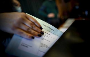 Perto de 13 mil pessoas confinadas e idosos pediram voto antecipado nas Presidenciais