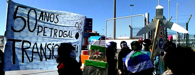 Trabalhadores da refinaria da Galp de Matosinhos protestam a 12 de janeiro contra encerramento