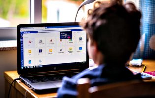 Câmara de Matosinhos investiu 772 mil euros em equipamentos para aulas online a partir de casa
