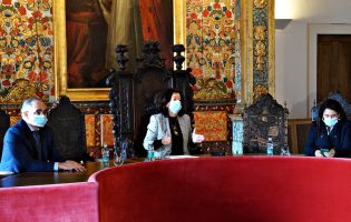 Líder da Câmara de Vila do Conde Elisa Ferraz repudia vacinação indevida contra a Covid-19