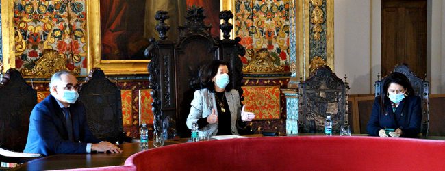Líder da Câmara de Vila do Conde Elisa Ferraz repudia vacinação indevida contra a Covid-19