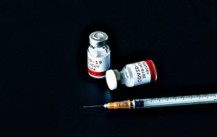 Vacina portuguesa contra a Covid-19 vai começar a ser ensaiada clinicamente em 2.000 pessoas