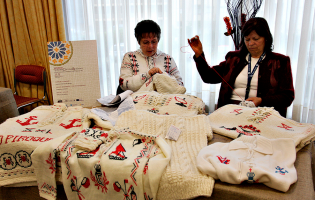 Fundação DFFWAC que protege mulheres artesãs considera “grave” o plágio da Camisola Poveira