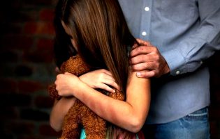 Homem de Matosinhos acusado por abusar sexualmente de duas filhas da companheira