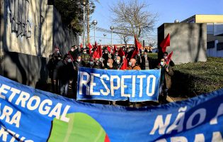 Trabalhadores contestam fecho da refinaria da Galp de Matosinhos a 18 de março em Lisboa
