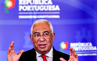 António Costa diz que Portugal vai avançar com plano de desconfinamento previsto a 5 de abril